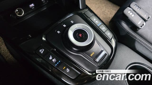 Kia Seltos 2023 — ფოტო 9/20