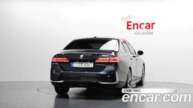 BMW 5 Series 2023 — ფოტო 4/20
