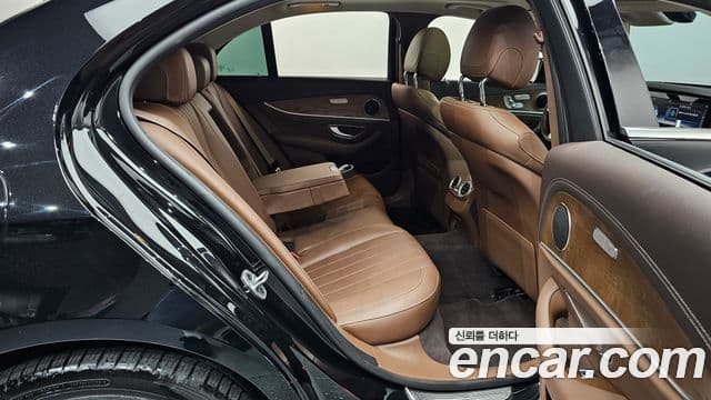 Mercedes-Benz E-Class 2019 — ფოტო 11/20
