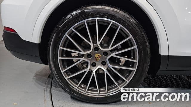 Porsche Cayenne 2020 — Photo 30/37