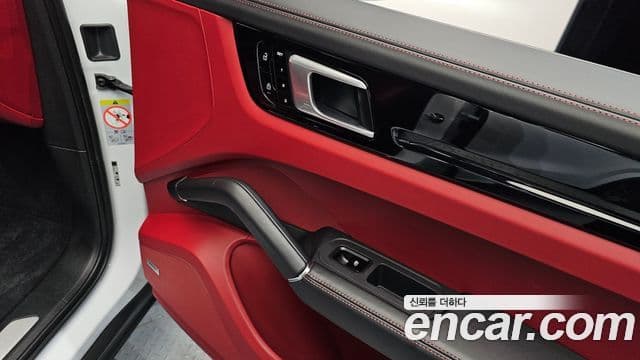 Porsche Cayenne 2020 — Photo 23/37