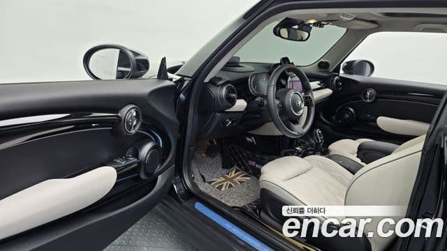 Mini Cooper S 2022 — ფოტო 8/20