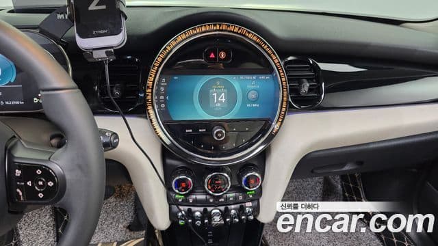 Mini Cooper S 2022 — ფოტო 12/20