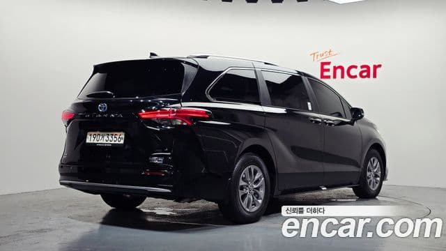 Toyota Sienna 2023 — фото 2 из 20