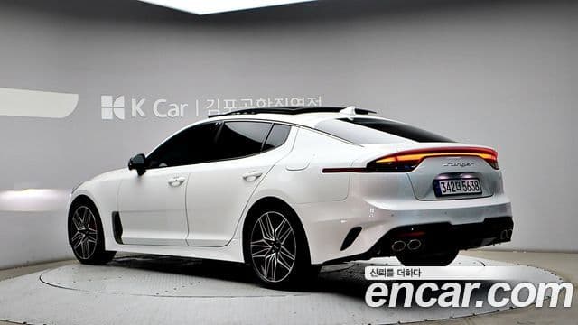 Kia Stinger 2023 — фото 4 из 20