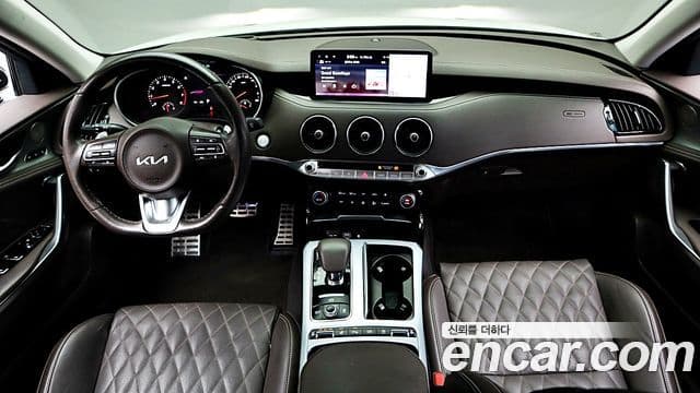 Kia Stinger 2023 — фото 7 из 20