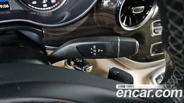 Mercedes-Benz V-Class 2023 — фото 9 из 20