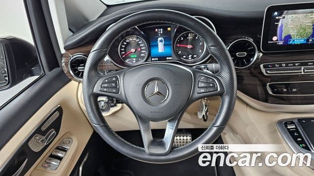 Mercedes-Benz V-Class 2023 — фото 12 из 20