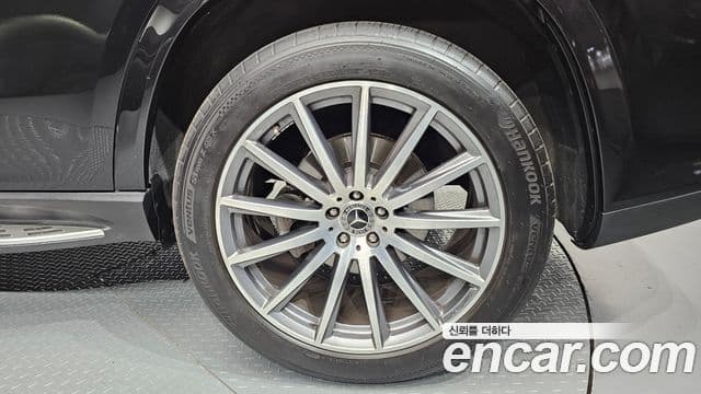 Mercedes-Benz GLS-Class 2022 — Photo 25/38