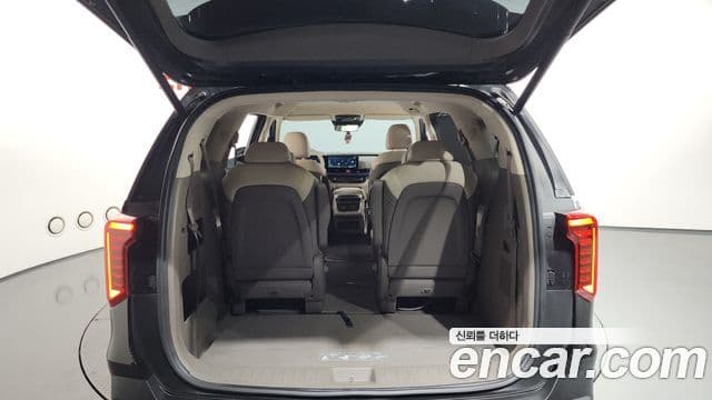 Kia Carnival 2025 — фото 17 из 20