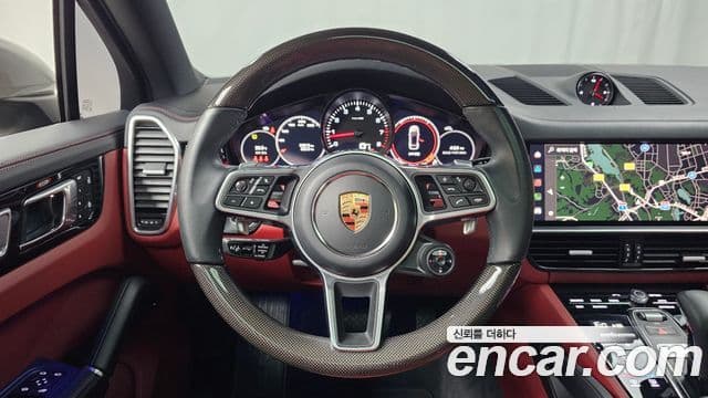 Porsche Cayenne 2022 — ფოტო 13/20