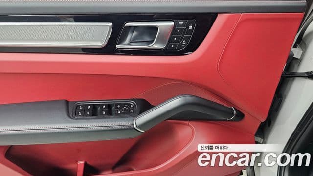 Porsche Cayenne 2022 — ფოტო 19/20