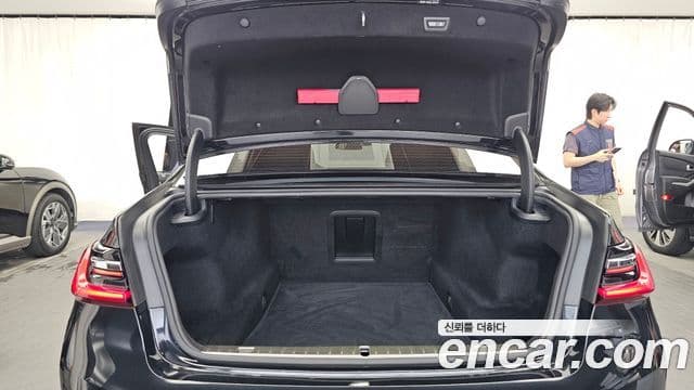 BMW 7 Series 2022 — ფოტო 20/20