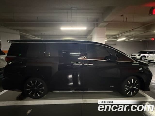 Toyota Alphard 2025 — фото 2 из 11