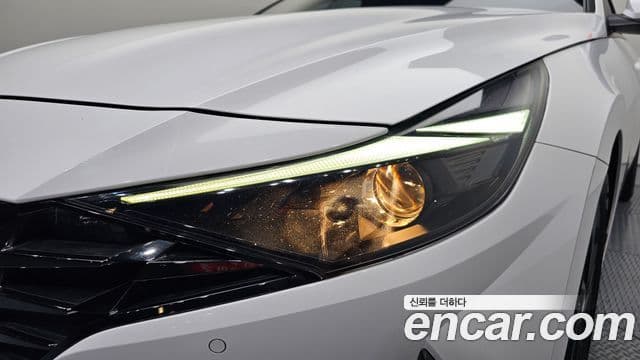 Hyundai The New Avante Hybrid 2022 — Photo 7/32