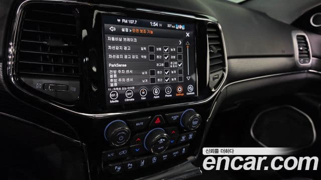 Jeep Grand Cherokee 2019 — Şəkil 18/20