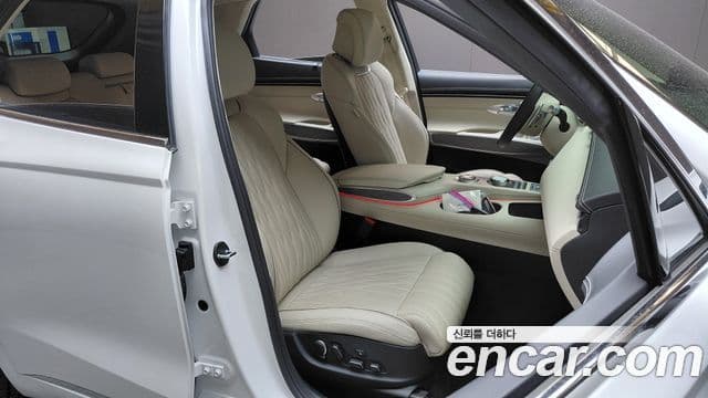 Genesis GV70 2023 — Photo 9/31
