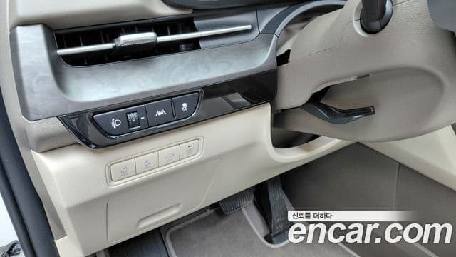 Kia Carnival 2023 — ფოტო 18/33