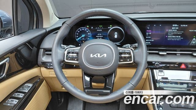 Kia Carnival 2022 — фото 14 из 20