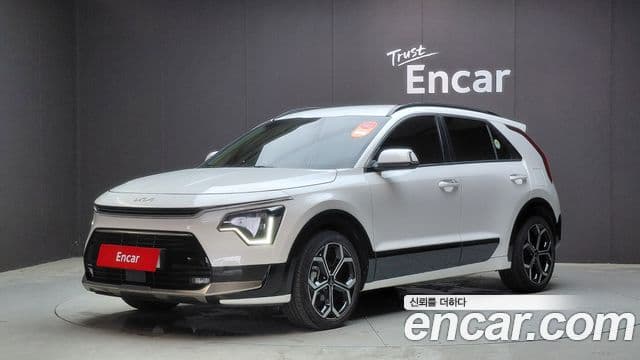 Kia Niro 2022 — Фото 1/20