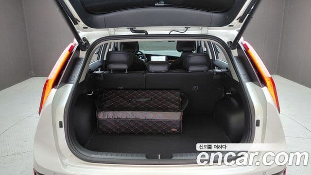 Kia Niro 2022 — Фото 18/20