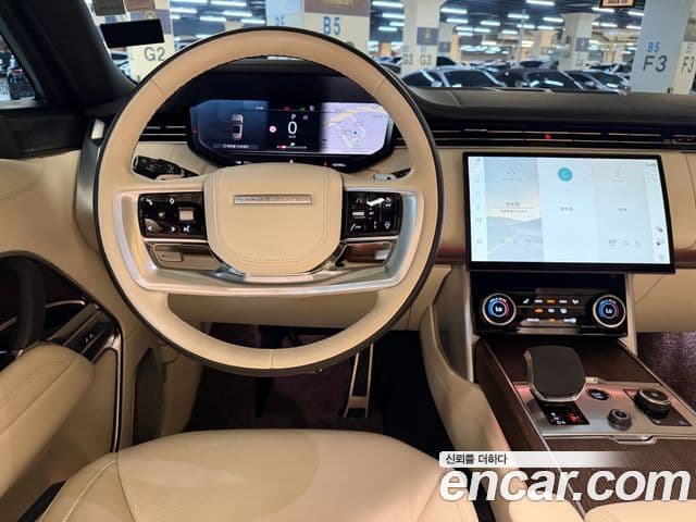 Land Rover Range Rover 2023 — фото 15 из 20