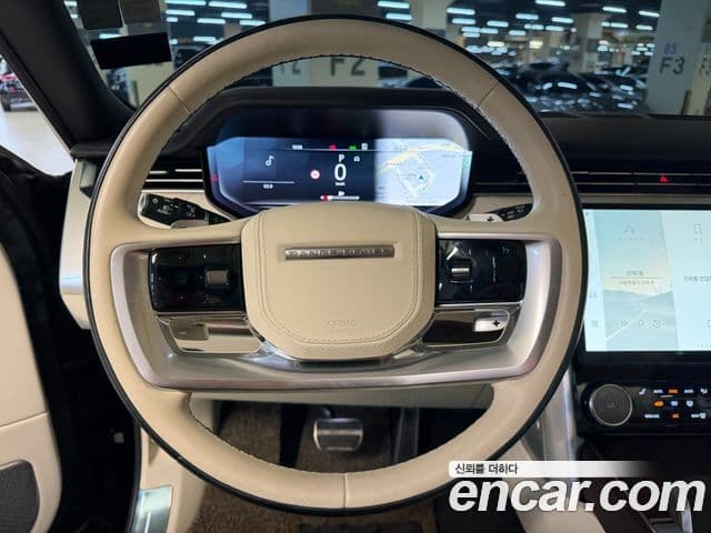Land Rover Range Rover 2023 — фото 17 из 20