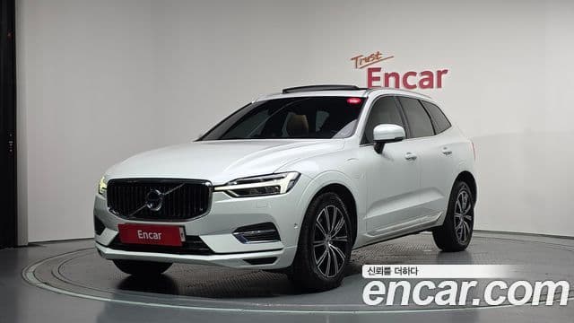 Volvo XC60 2018 — фото 1 из 20