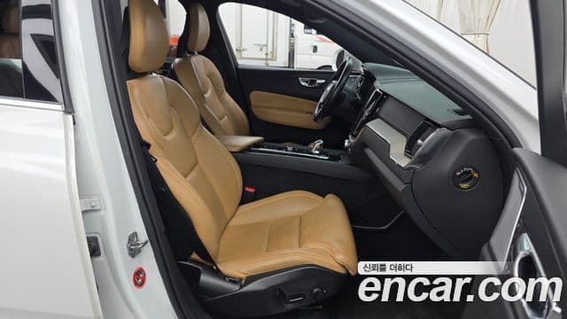 Volvo XC60 2018 — фото 11 из 20
