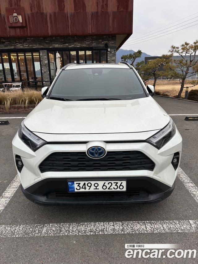 Toyota RAV4 2022 — ფოტო 3/6