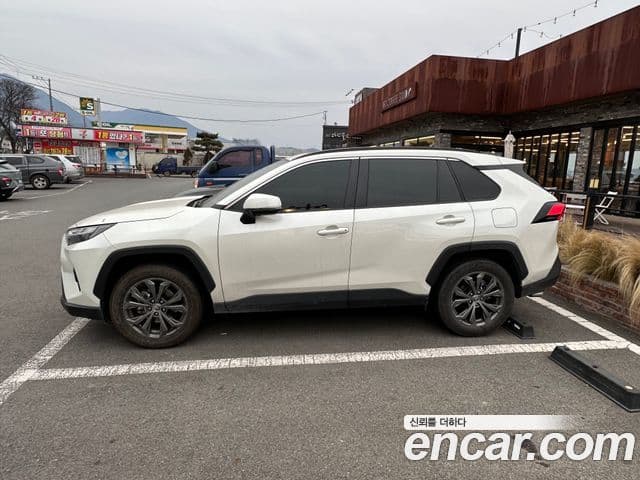 Toyota RAV4 2022 — ფოტო 4/6