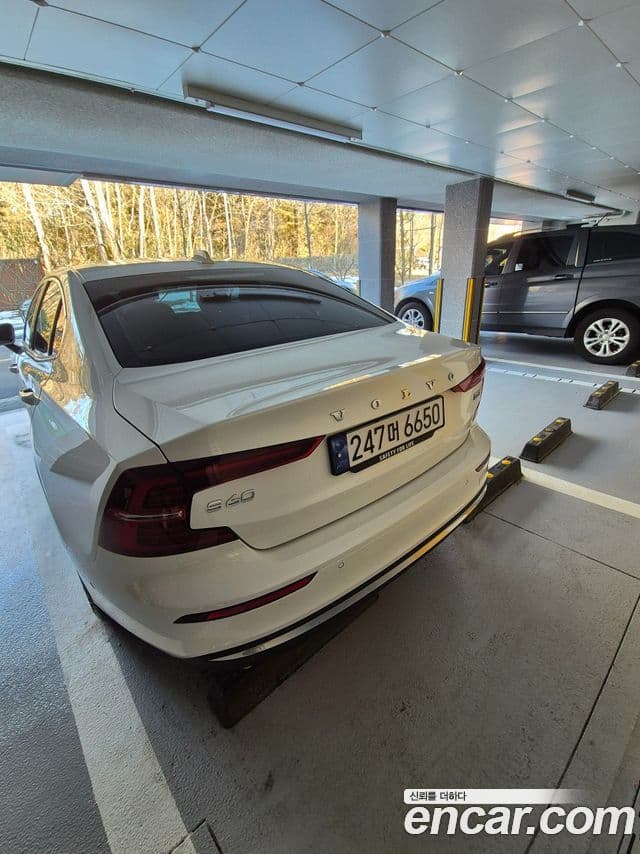 Volvo S60 2023 — ფოტო 4/16