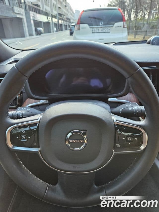 Volvo S60 2023 — ფოტო 15/16