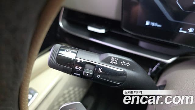 Kia Carnival 2024 — Фото 18/20