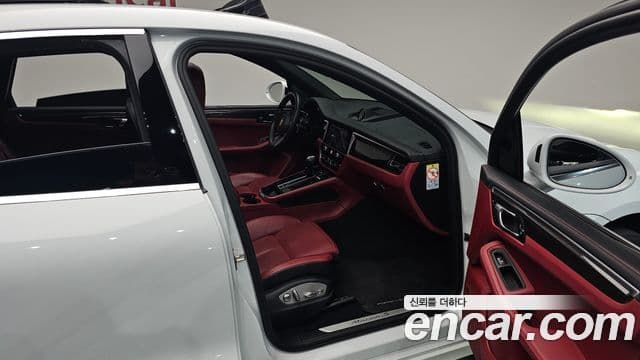 Porsche Macan 2022 — Şəkil 11/20