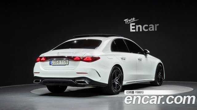 Mercedes-Benz E-Class 2024 — фото 2 из 20