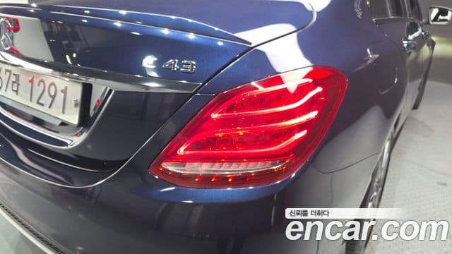 Mercedes-Benz C-Class 2018 — Photo 13/32