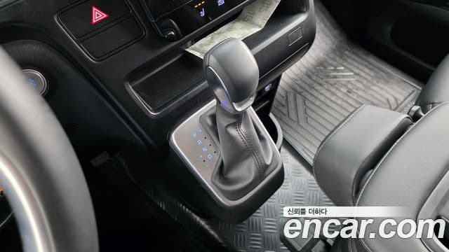 Hyundai Staria 2025 — фото 9 из 20