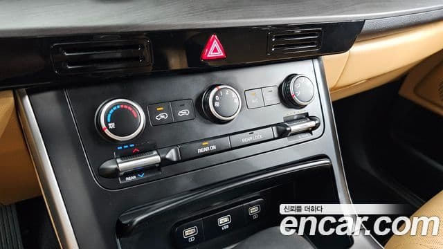 Kia Carnival 2022 — фото 16 из 20