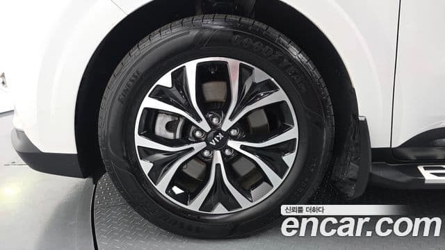 Kia Carnival 2021 — Фото 5/20