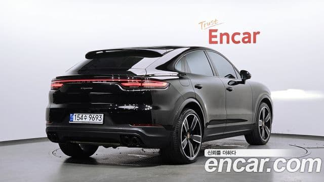 Porsche Cayenne 2022 — ფოტო 6/20