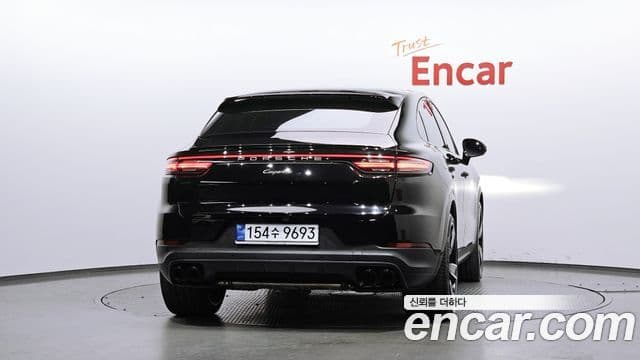 Porsche Cayenne 2022 — ფოტო 18/20