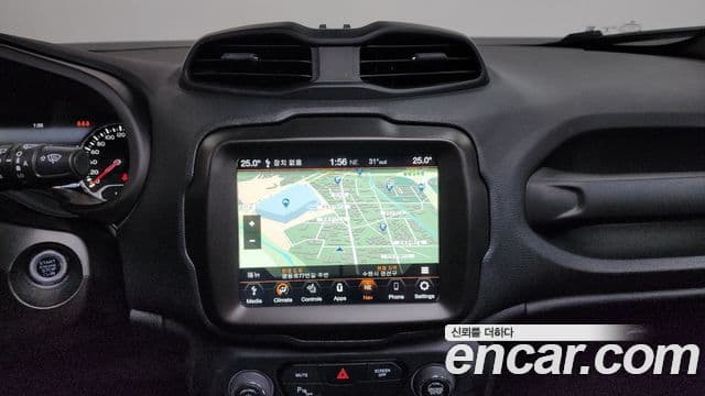 Jeep Renegade 2022 — фото 13 из 20