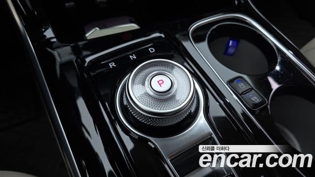Kia Carnival 2021 — фото 9 из 20
