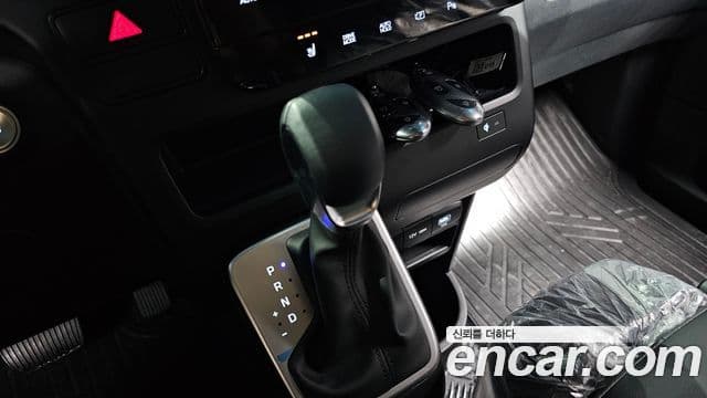 Hyundai Staria 2025 — Şəkil 9/20