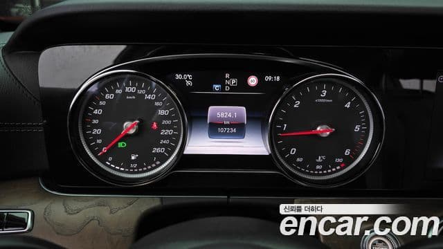 Mercedes-Benz E-Class 2019 — ფოტო 8/20