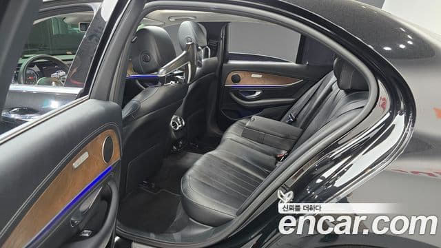 Mercedes-Benz E-Class 2019 — ფოტო 12/20