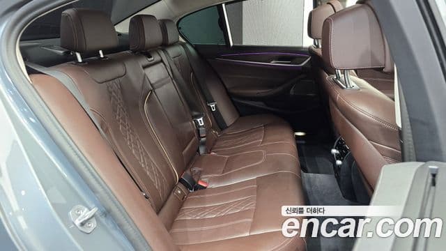 BMW 5 Series 2023 — фото 11 из 20