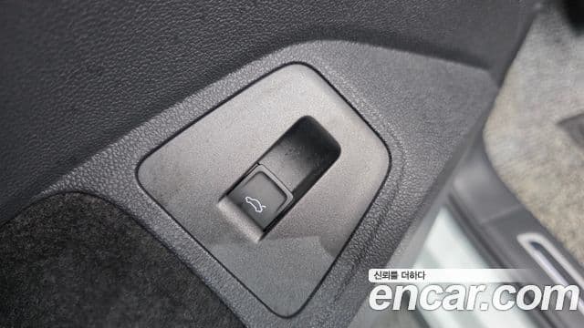 Volkswagen Tiguan 2023 — Photo 10/37