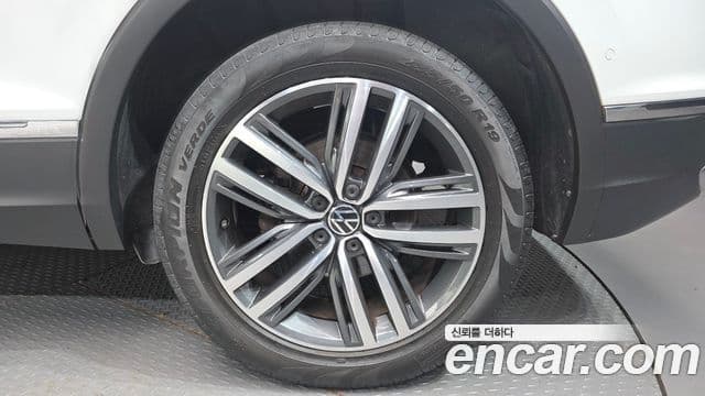 Volkswagen Tiguan 2023 — Photo 30/37